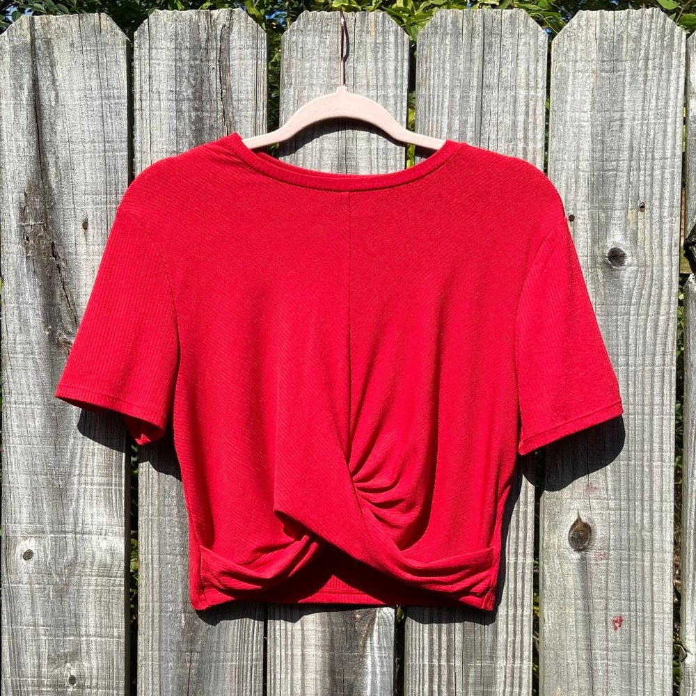 H&M Divided Crop Top ❤️